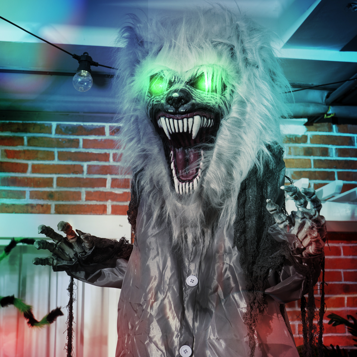 HOMCOM Halloween Skeleton Werewolf Animatronic Prop with Light Up Eyes